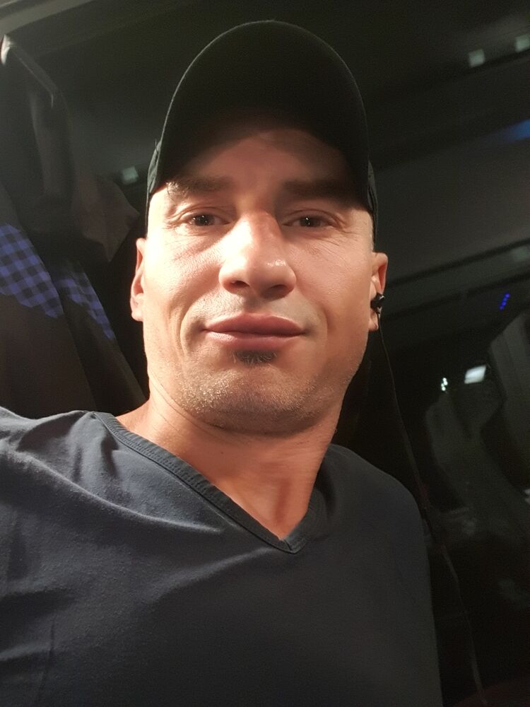  53346784  Vasea, 38 ,    Plzen