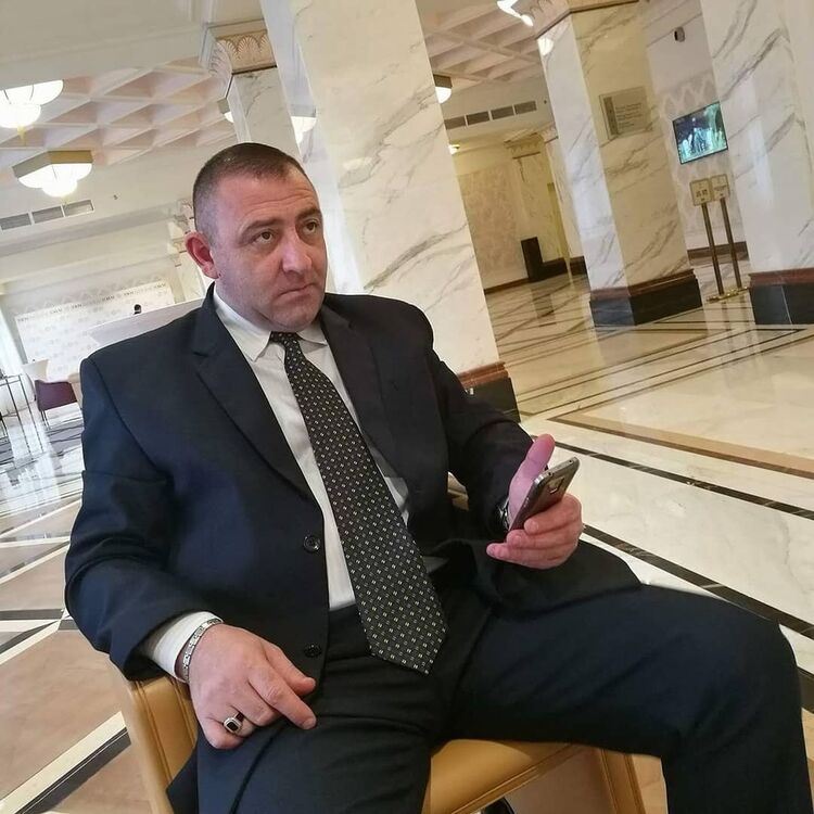  ,   Artur, 52 ,   ,   , c 