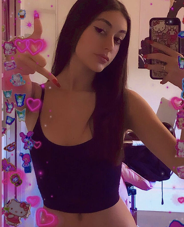  23290594  Julia, 23 ,    