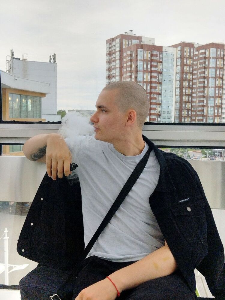  43333964  Artem, 22 ,    