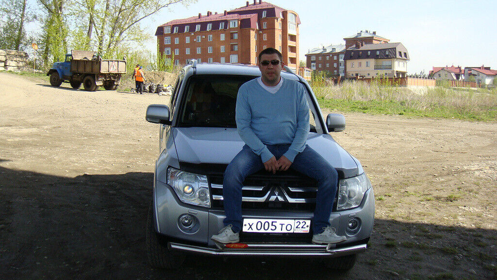  29728054  Andrei, 49 ,    