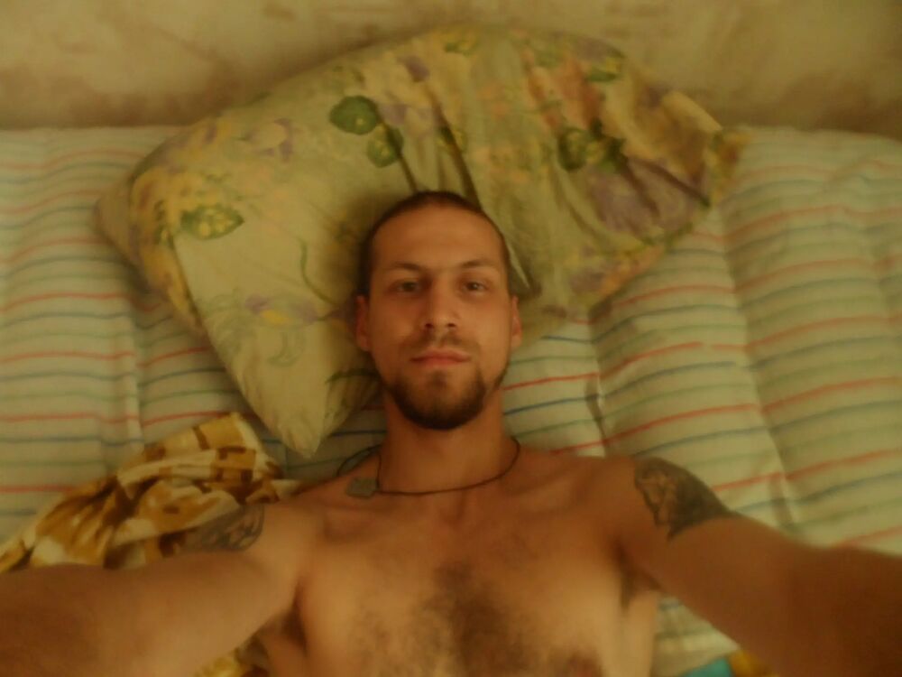  42395704  Roman, 33 ,    