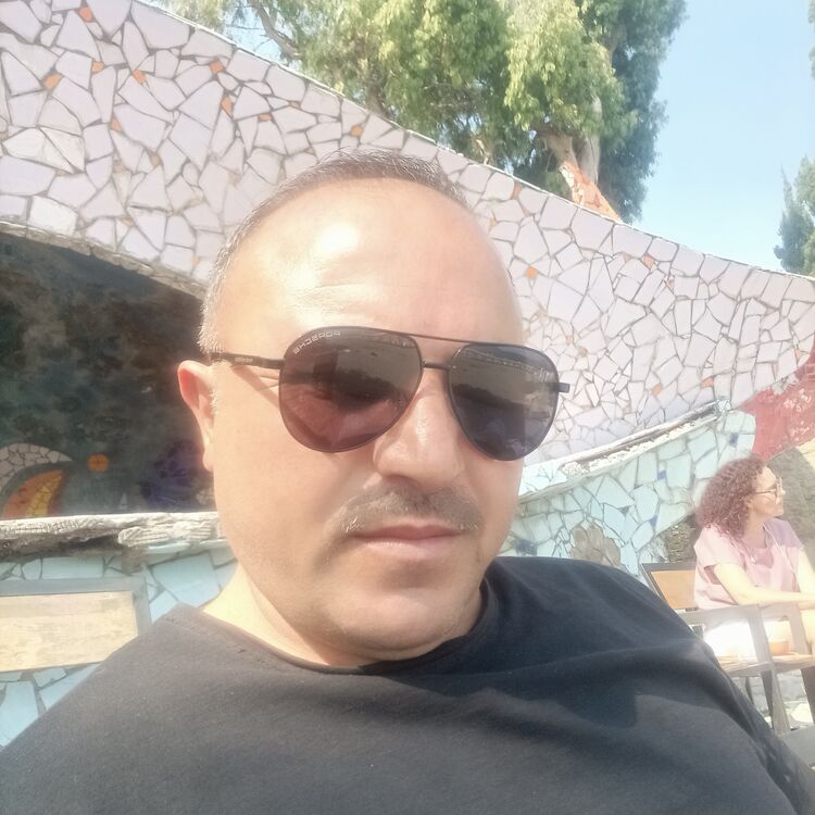  49512524  Ali, 44 ,    