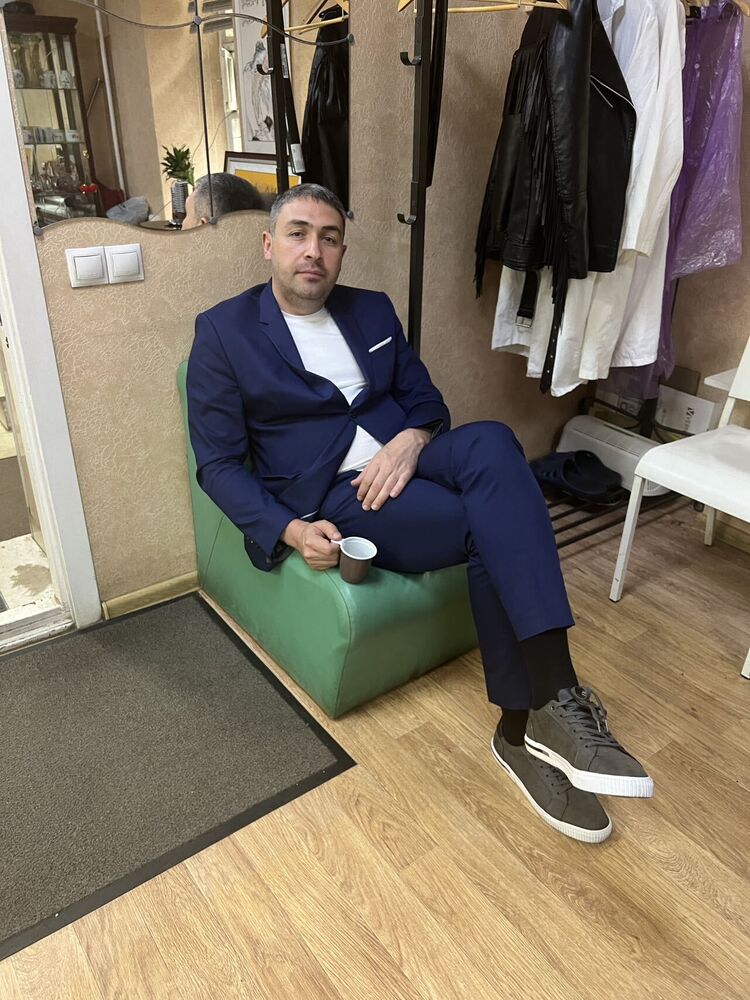  52838214  Ruslan, 44 ,    