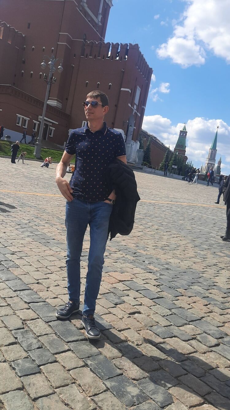  27685664  Vlad, 41 ,    