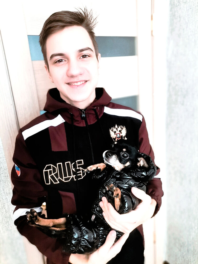  ,   Viktor, 21 ,   ,   