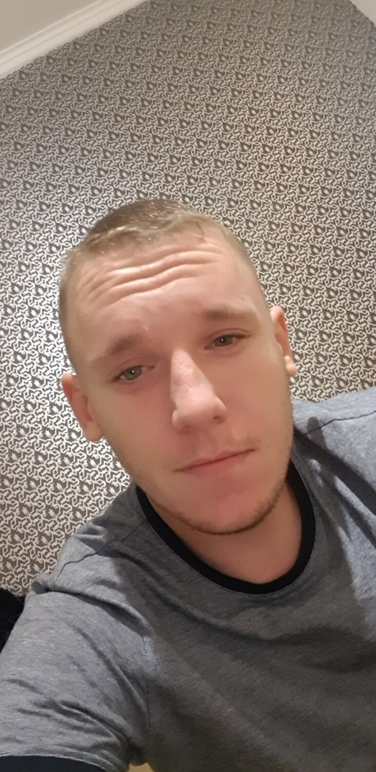  54120814  Roman, 33 ,    