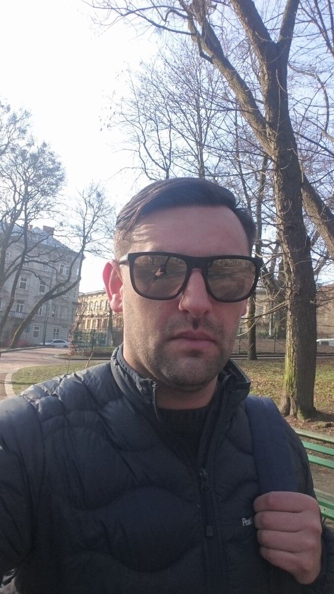  ,   Igor, 39 ,   
