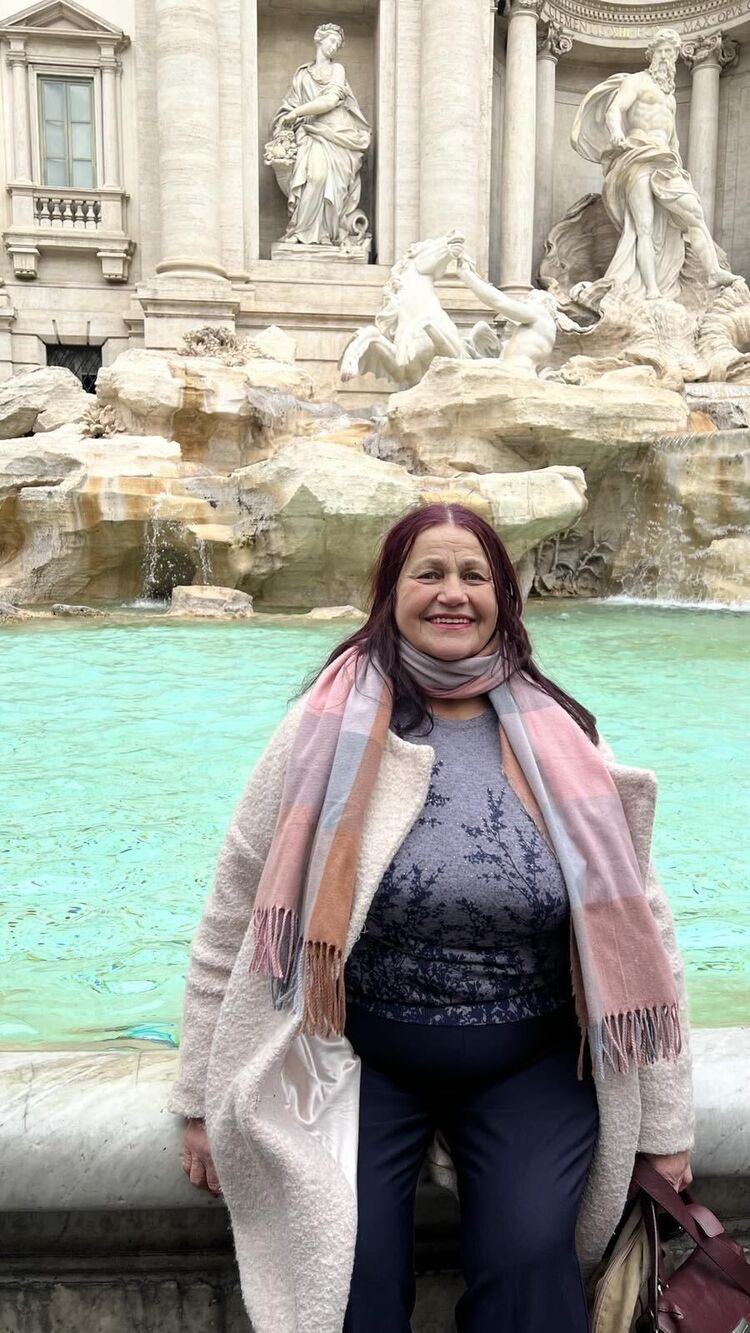  52555734  Nina, 74 ,    