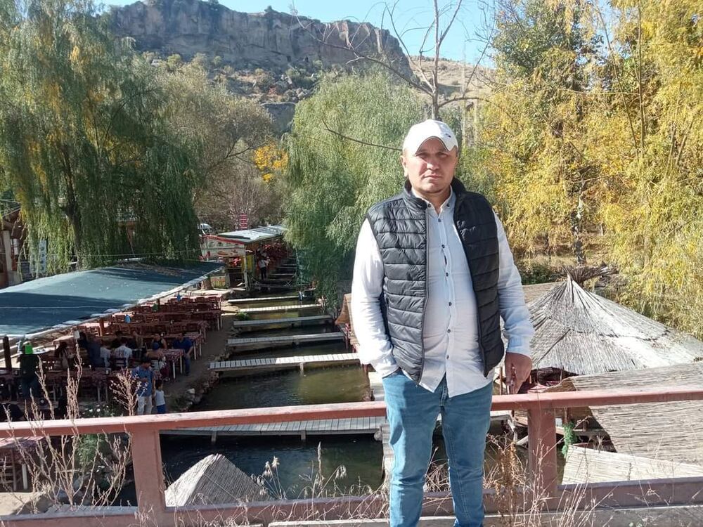  40558104  Tuncay, 40 ,    