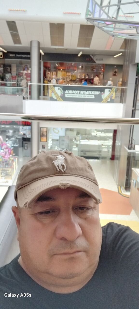  52257444  Ibragim, 49 ,    