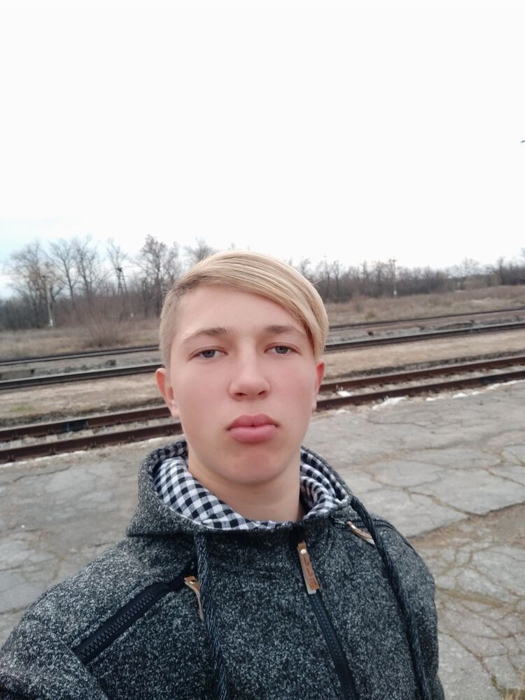  19639074  Vladislav, 24 ,    