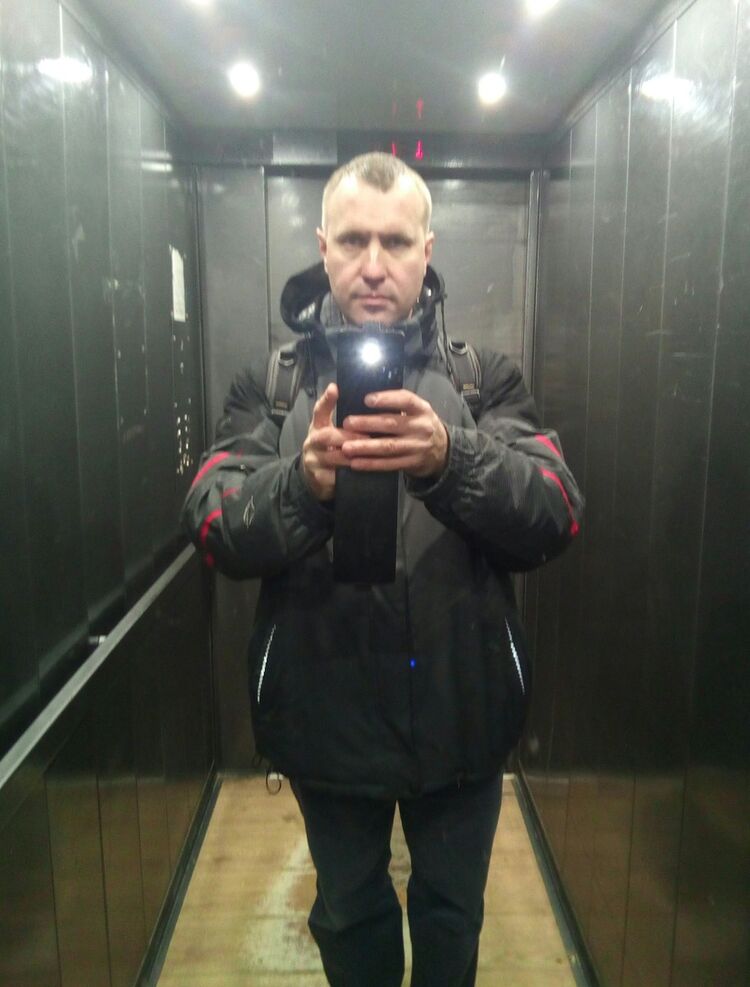  18547604  Vlad, 42 ,    