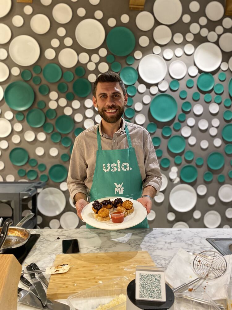  37398104  Gorkem, 32 ,    