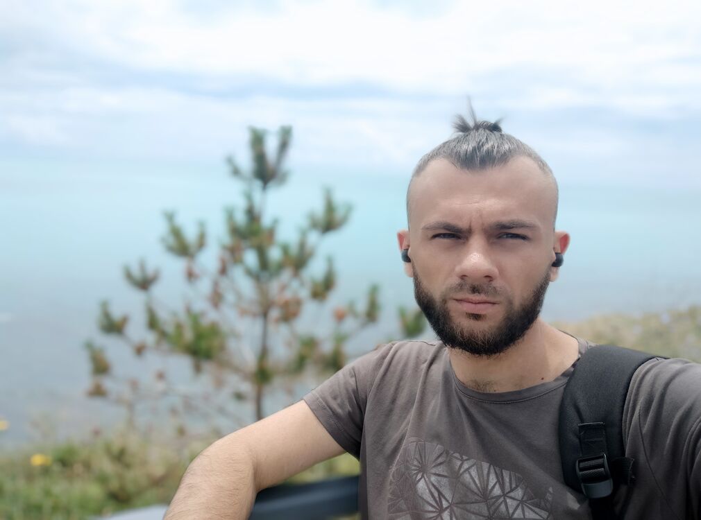  40735614  Vlad, 30 ,    