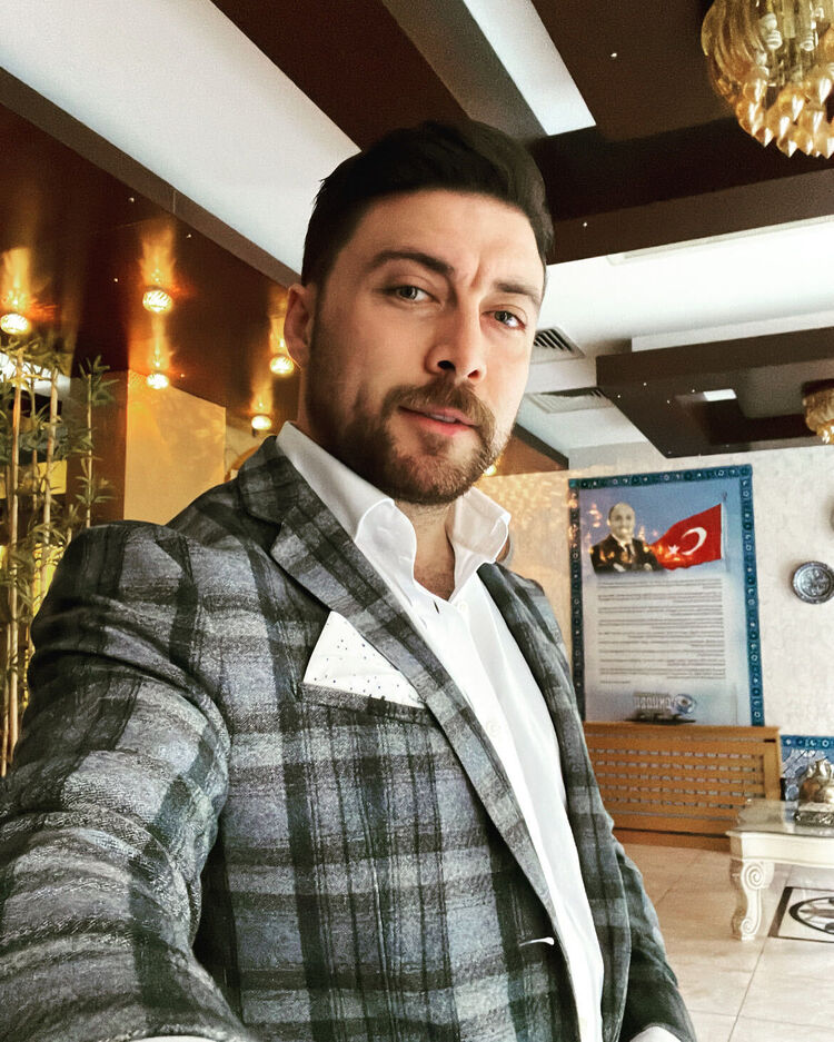  35589124  Emre, 34 ,    