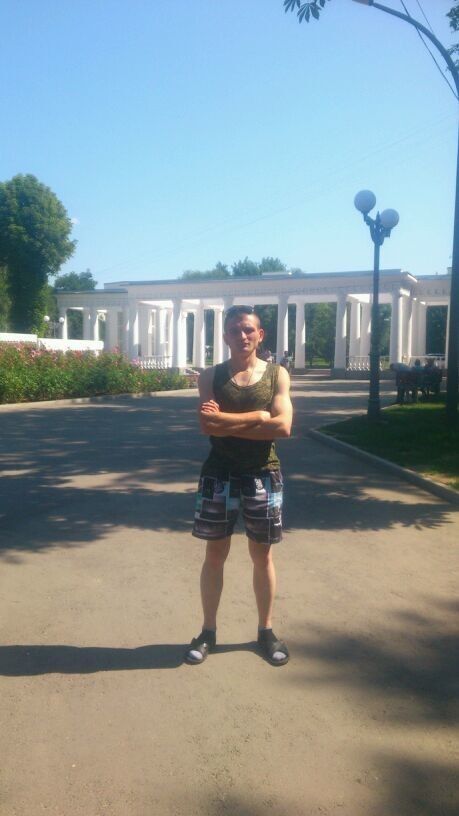  17327484  Viktor, 32 ,    