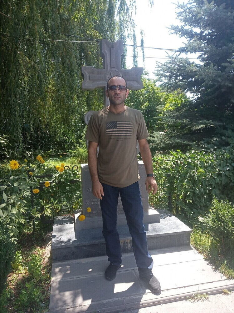  22158134  Artur, 41 ,    