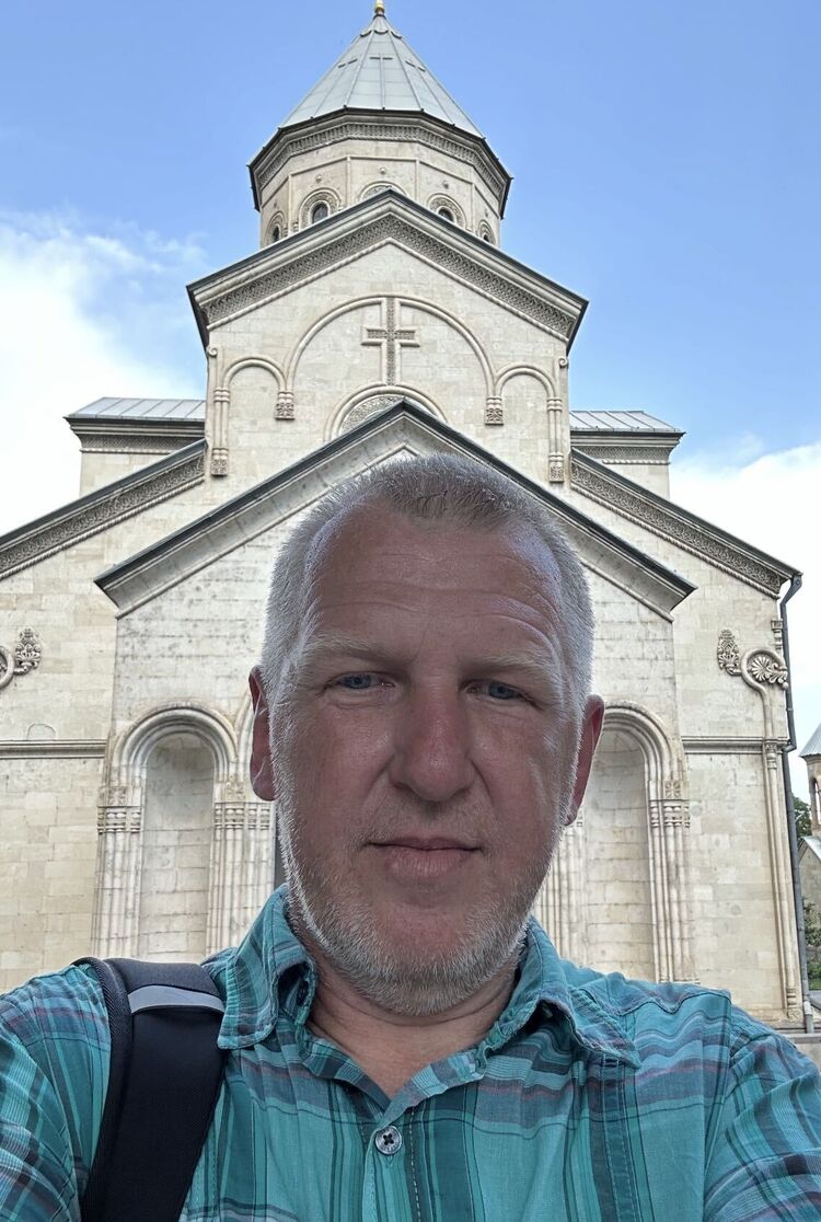  54039244  Andrei, 52 ,    