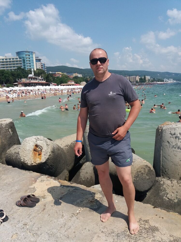  17272704  Andrei, 44 ,    