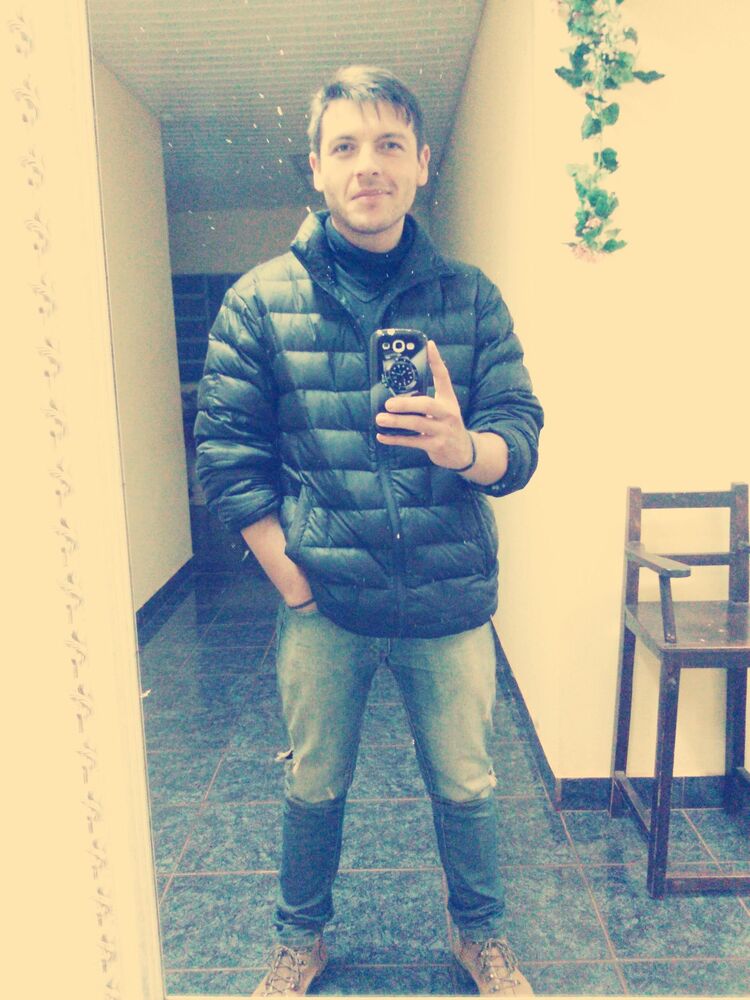  46124014  Esteban, 33 ,    