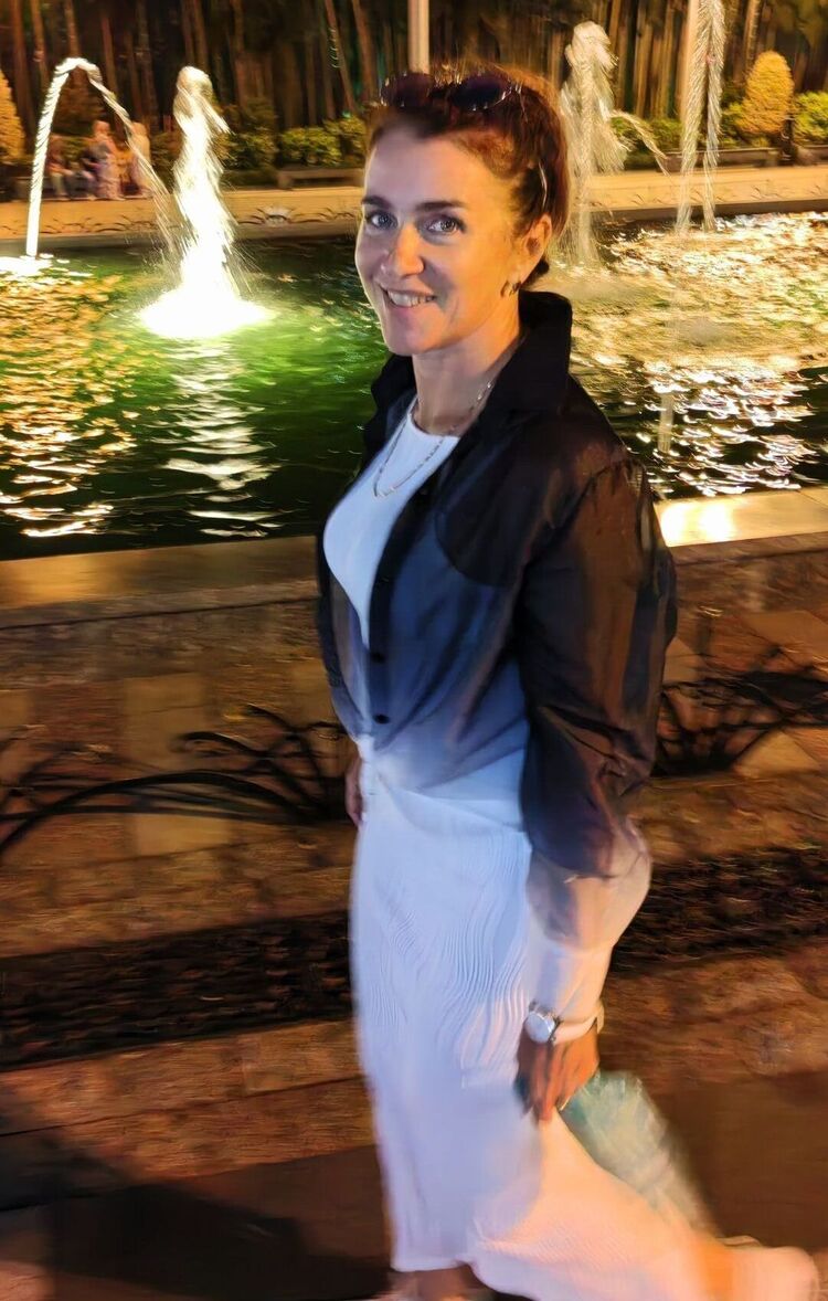  52981774  Elena, 49 ,    -