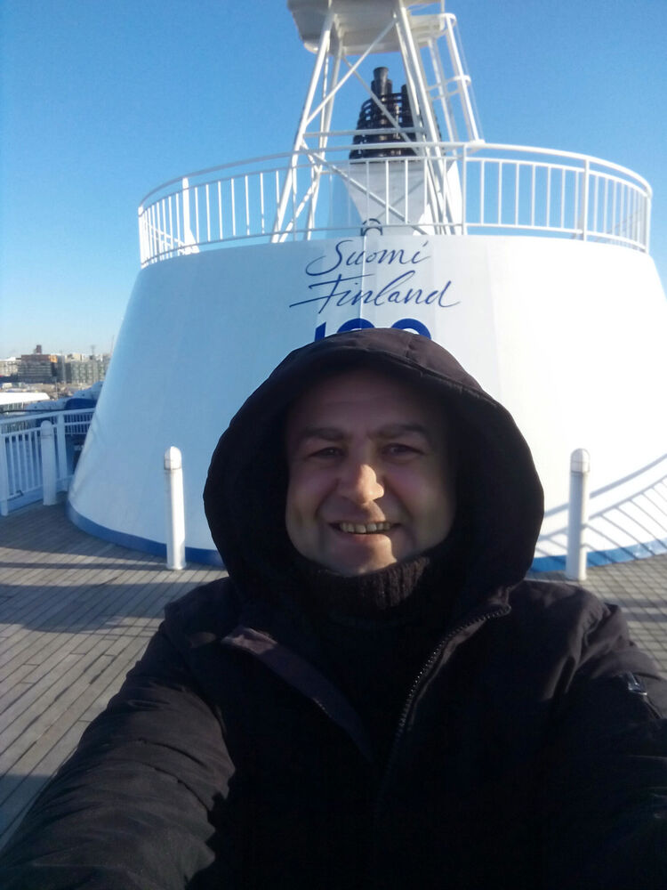  17167884  Viktor, 47 ,    