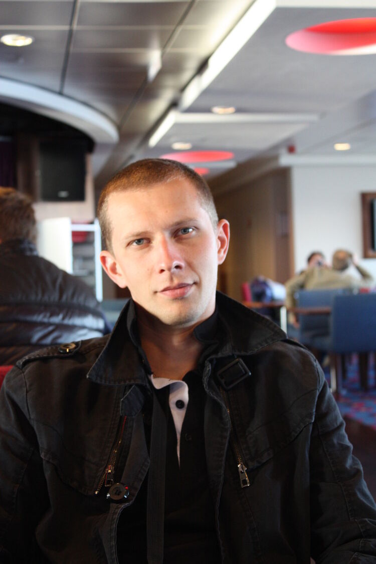  7458404  Ruslan, 39 ,    