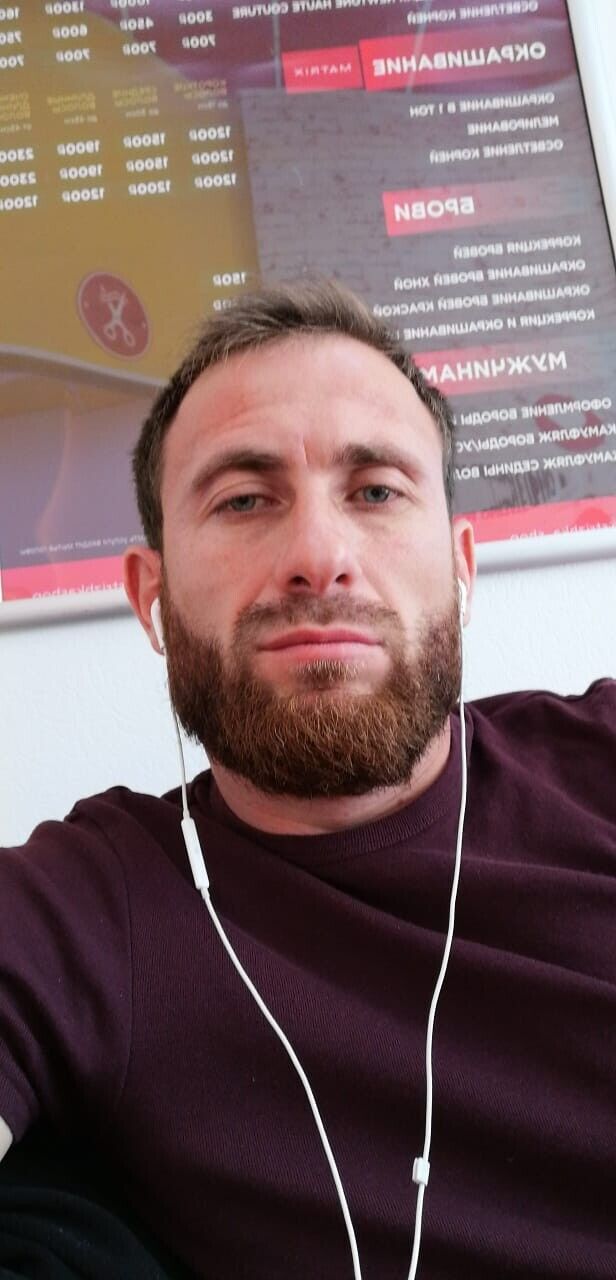  29475154  Artur, 37 ,    