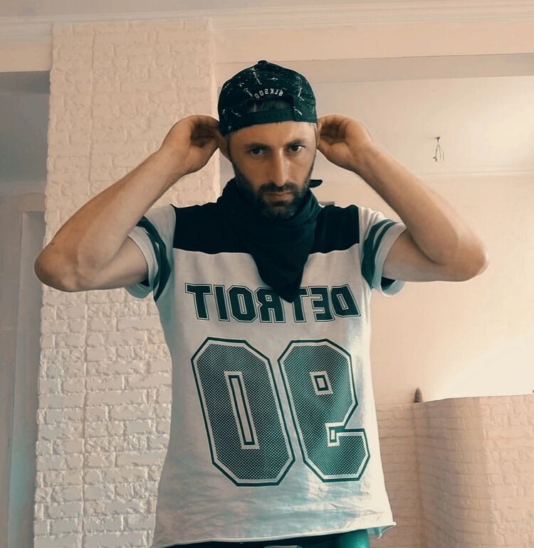  ,   B u m   r, 37 ,   ,   