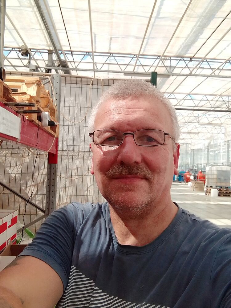  34090424  Vladimir, 52 ,    