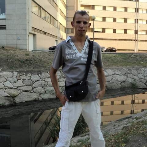  22979194  Paul, 40 ,    