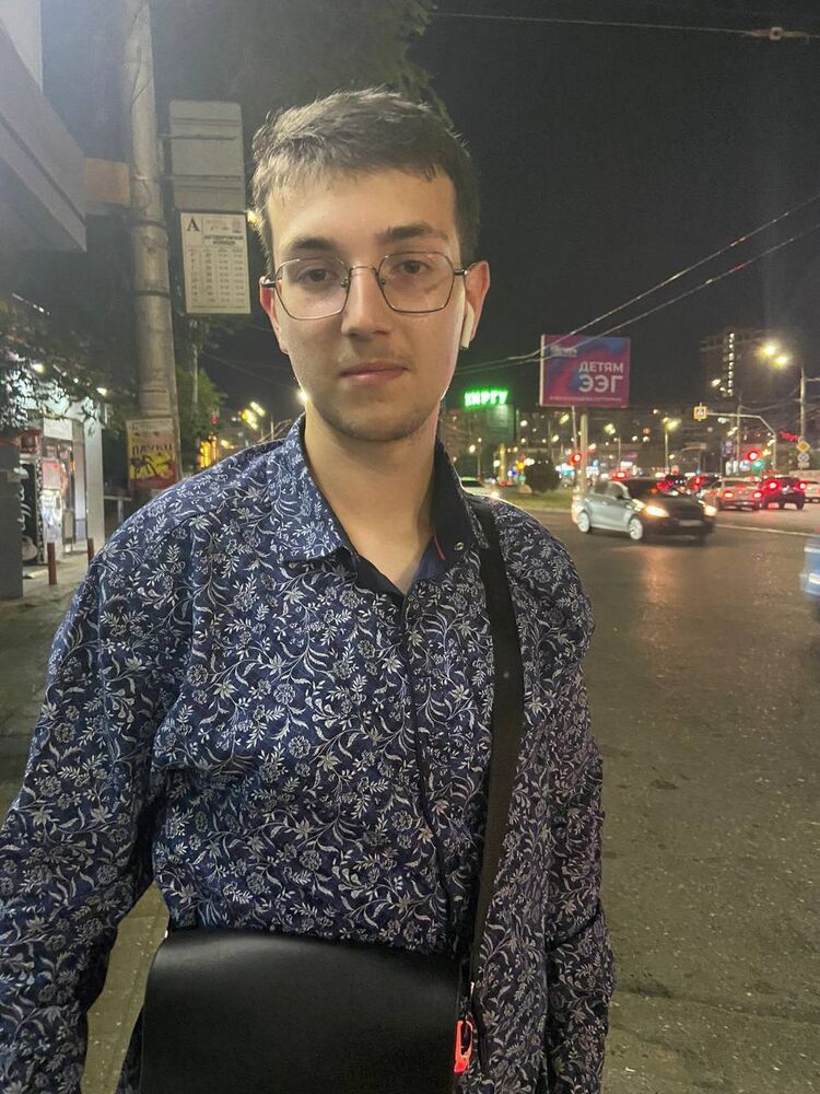  40568464  Swizzie, 20 ,    