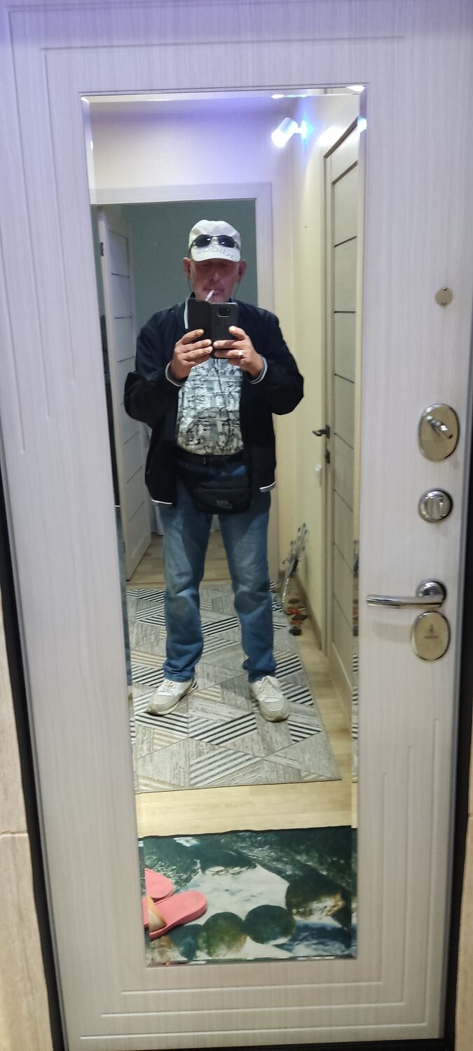  38239784  Sergei, 60 ,    