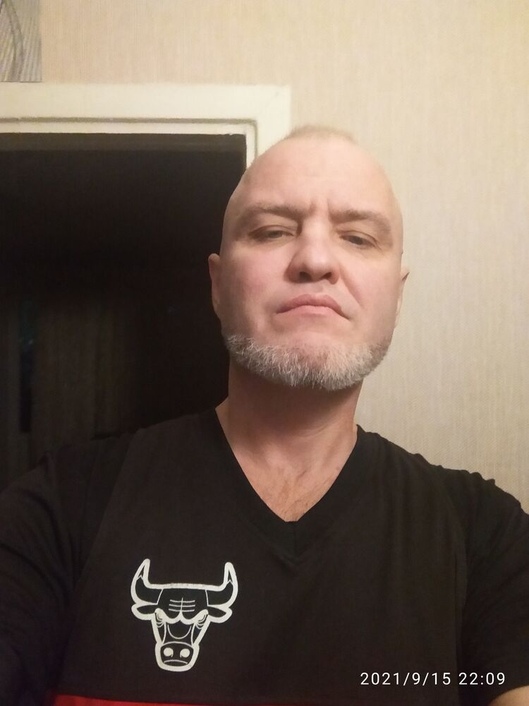  23937844  Viktor, 49 ,    