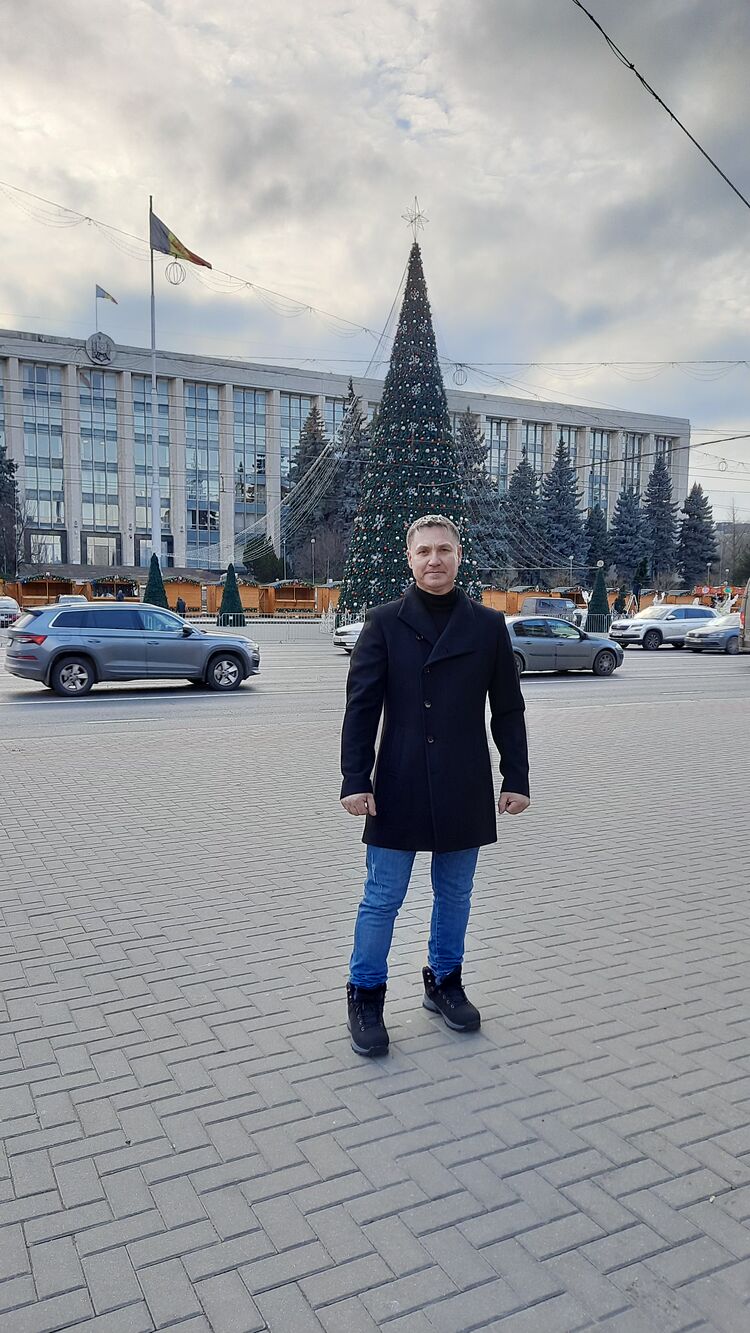  ,   Ruslan, 51 ,   ,   , c 