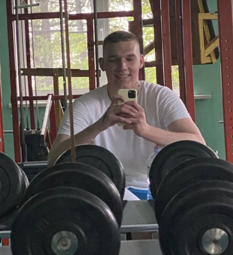 40431934  Sergey, 22 ,    