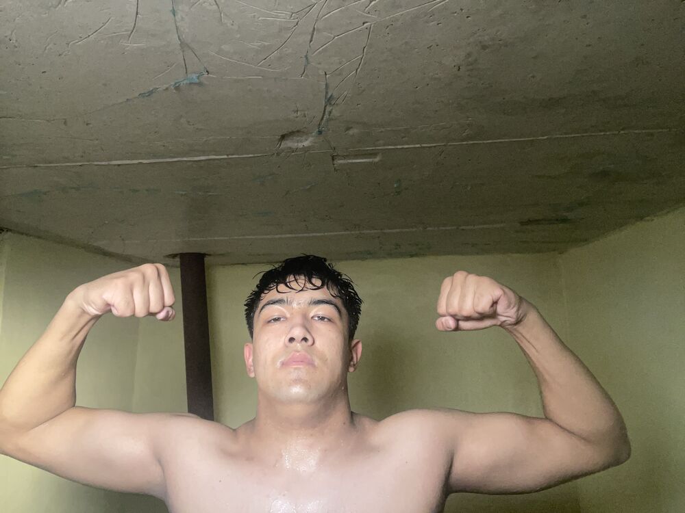  54748574  Anzor, 22 ,    