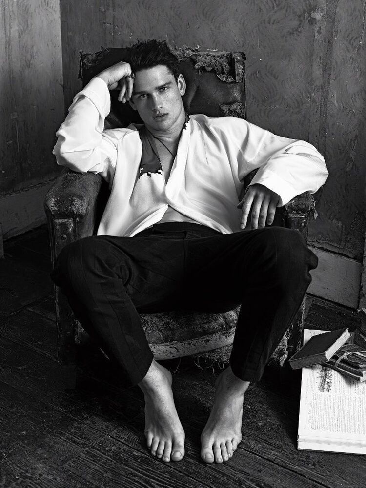  54377294  Mails, 25 ,    