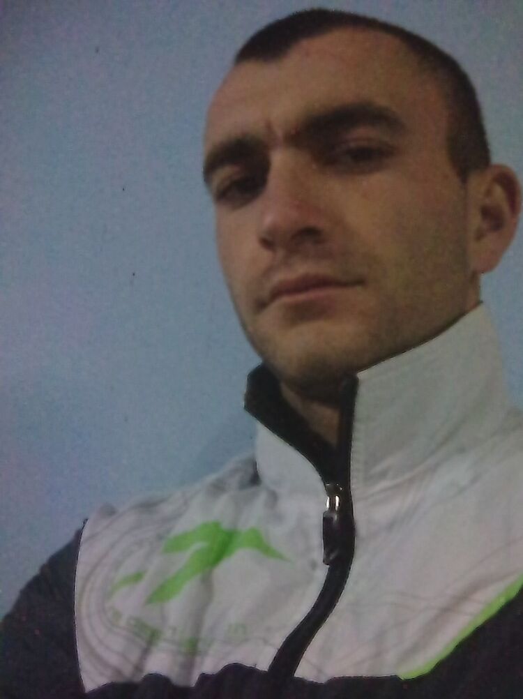  ,   Dima, 32 ,   