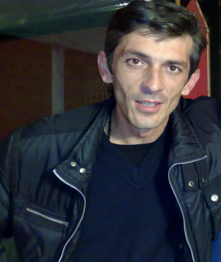  5643724  Gia, 47 ,    