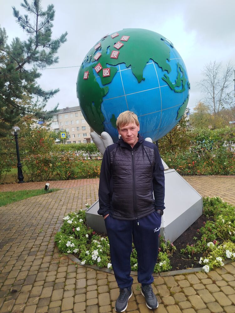  ,   Viktor, 40 ,   ,   