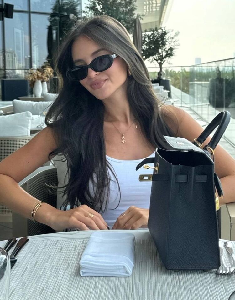  52849684  Mila, 23 ,    