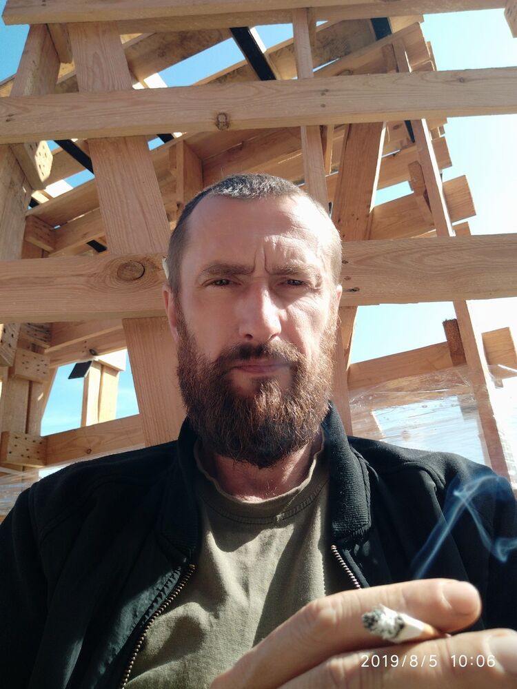  ,   Viktor, 49 ,     , c 