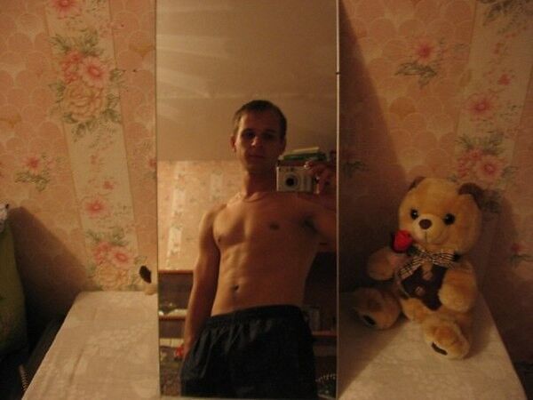  10424194  Artem, 35 ,    