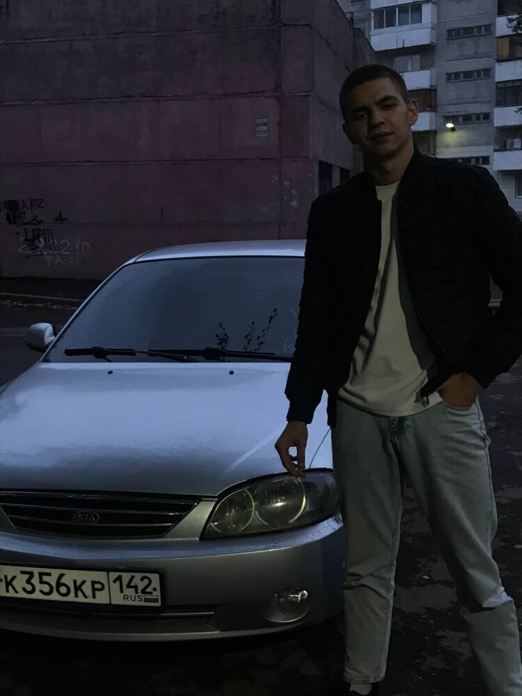  38148664  Ivan, 30 ,    