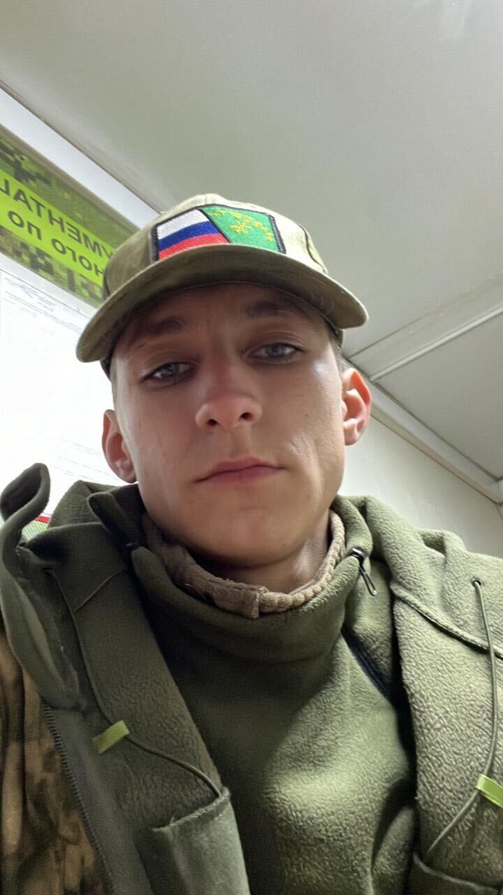  52813364  Anton, 22 ,    