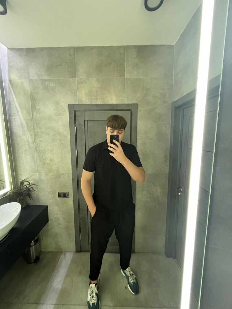  46769384  Oleg, 20 ,    