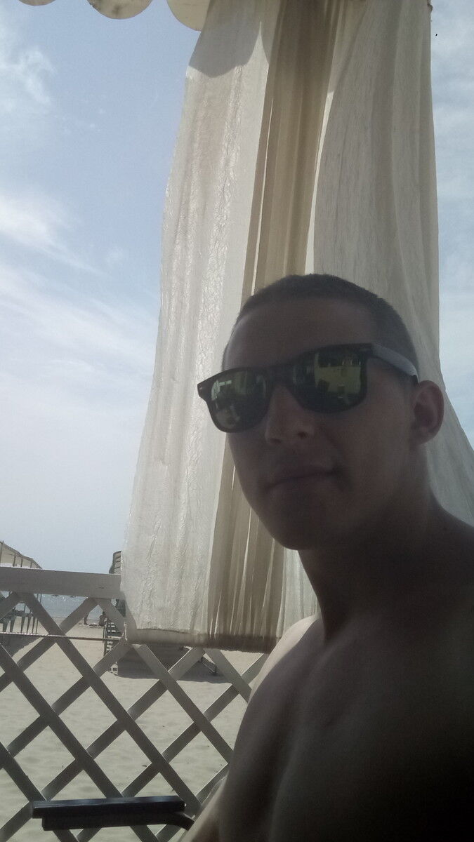  11439624  Christian, 31 ,    