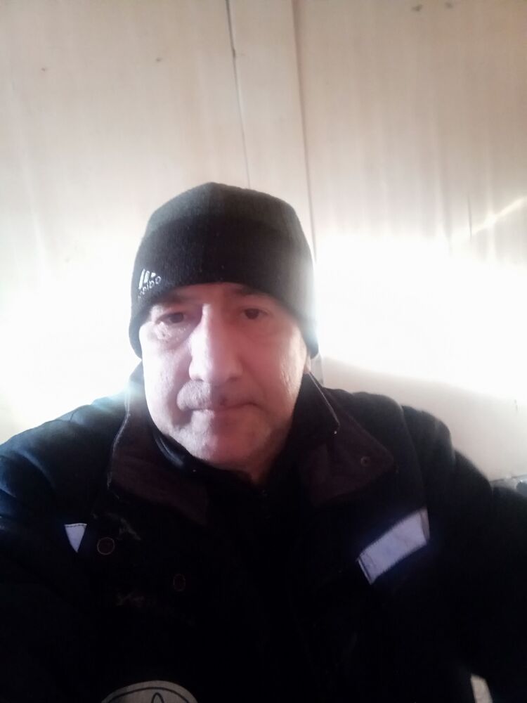  40787394  Alex, 53 ,    